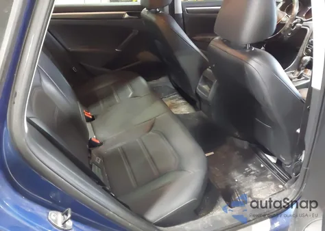 2017 Volkswagen Passat 1.8T R-Line z USA, uszkodzony, nr VIN 1VWDT7A37HC056695